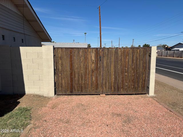 3902 W MCLELLAN Boulevard, Phoenix, AZ 85019