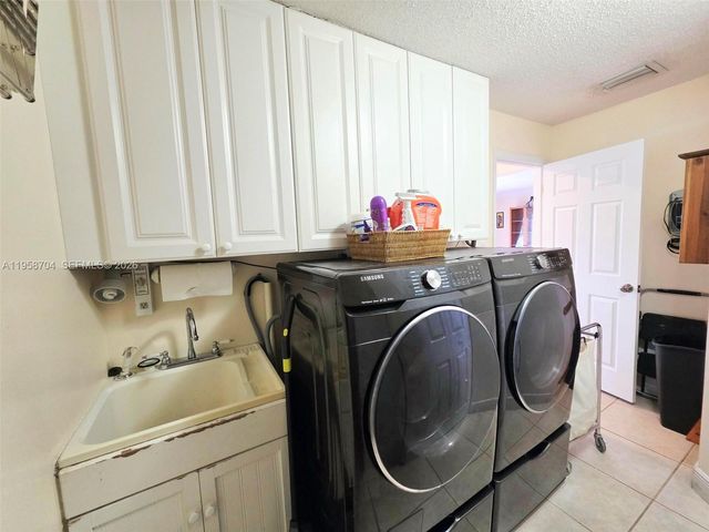 3371 NW 67th St, Fort Lauderdale, FL 33309