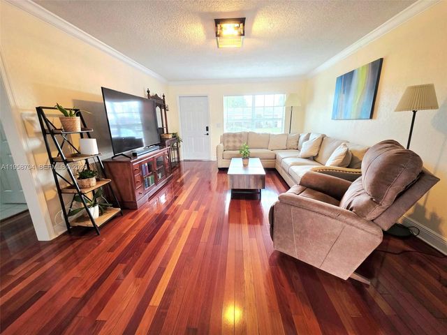 3371 NW 67th St, Fort Lauderdale, FL 33309