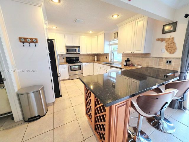 3371 NW 67th St, Fort Lauderdale, FL 33309