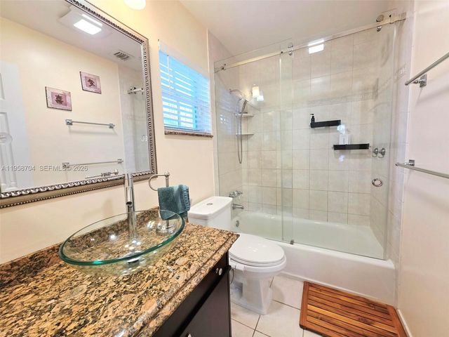 3371 NW 67th St, Fort Lauderdale, FL 33309