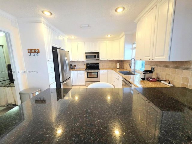 3371 NW 67th St, Fort Lauderdale, FL 33309