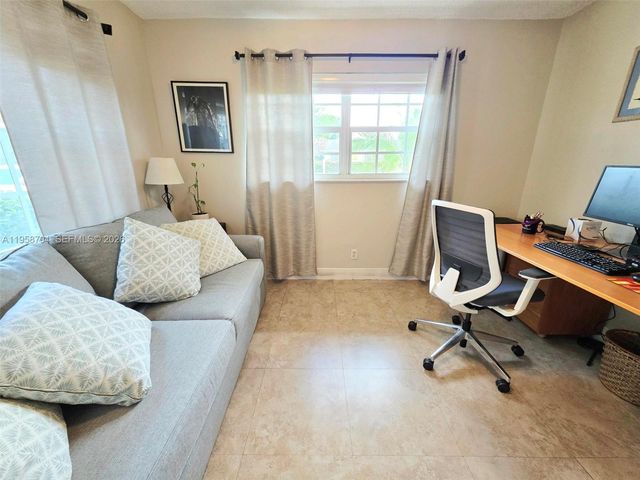 3371 NW 67th St, Fort Lauderdale, FL 33309