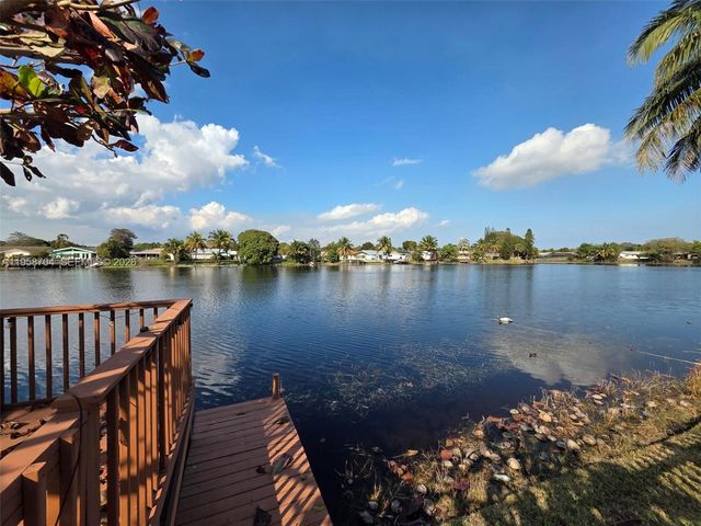 3371 NW 67th St, Fort Lauderdale, FL 33309