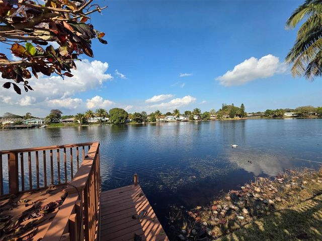 3371 NW 67th St, Fort Lauderdale, FL 33309