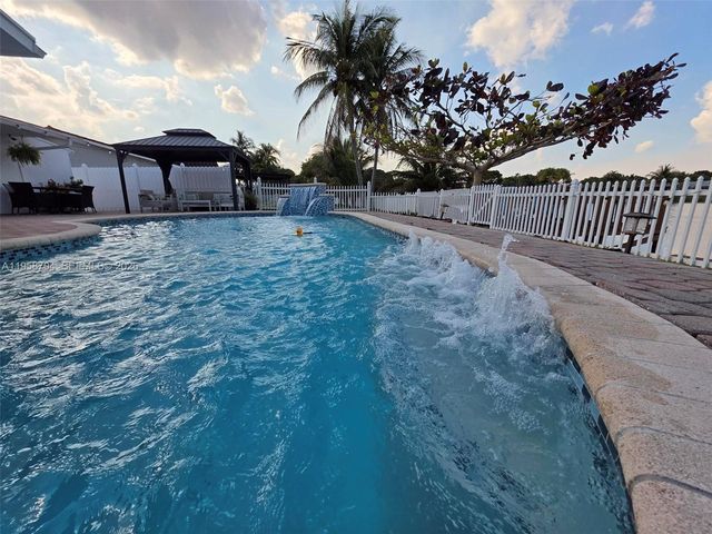 3371 NW 67th St, Fort Lauderdale, FL 33309