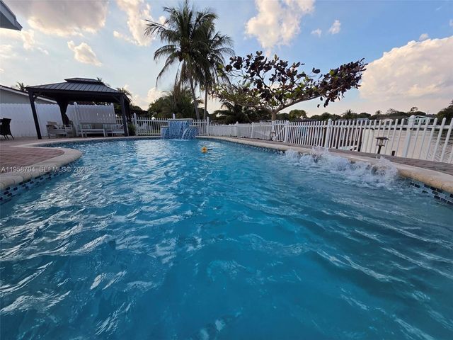 3371 NW 67th St, Fort Lauderdale, FL 33309