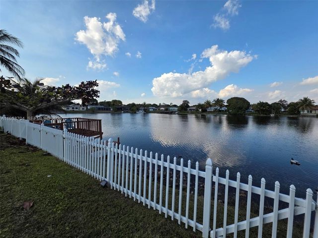 3371 NW 67th St, Fort Lauderdale, FL 33309