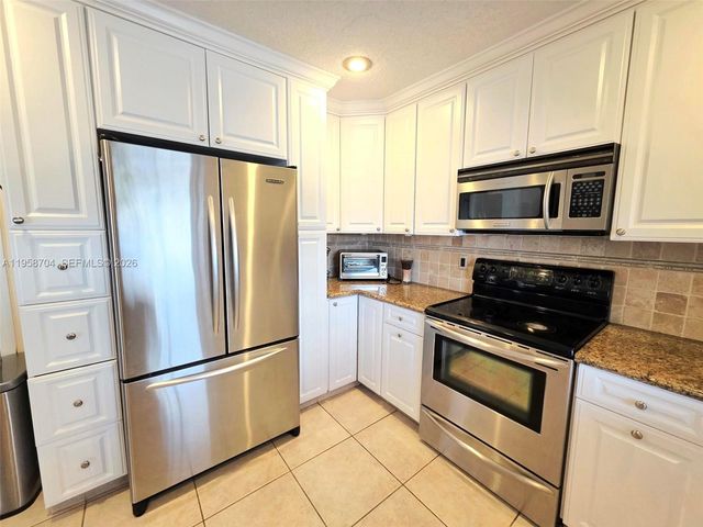 3371 NW 67th St, Fort Lauderdale, FL 33309