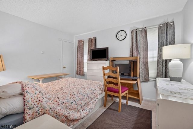 130 Hatfield Ln, East Brunswick Twp., NJ 08816