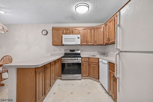 130 Hatfield Ln, East Brunswick Twp., NJ 08816