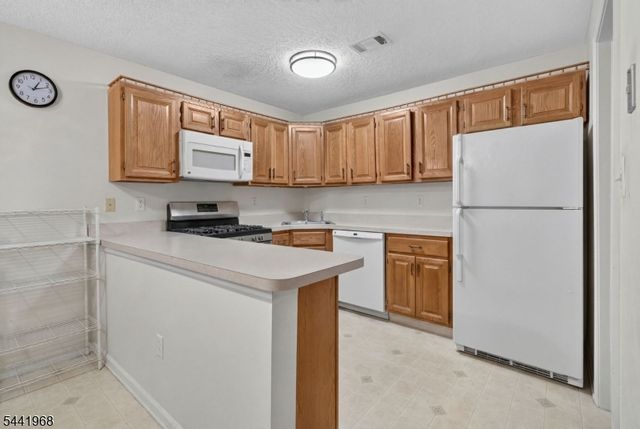 130 Hatfield Ln, East Brunswick Twp., NJ 08816