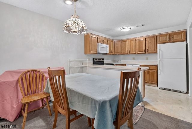 130 Hatfield Ln, East Brunswick Twp., NJ 08816