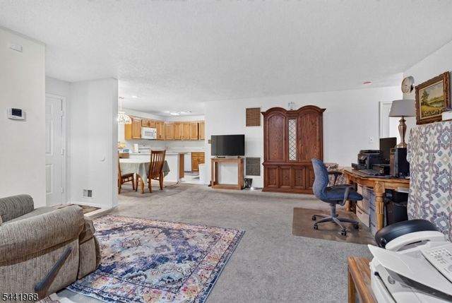 130 Hatfield Ln, East Brunswick Twp., NJ 08816