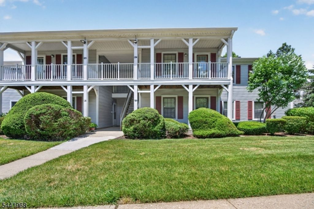 130 Hatfield Ln, East Brunswick Twp., NJ 08816