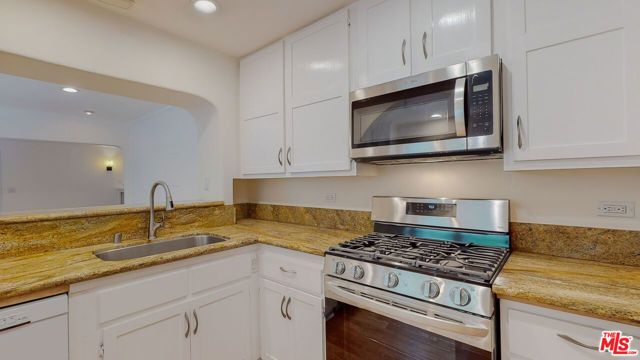 1011 N La Jolla Avenue, Los Angeles, CA 90046