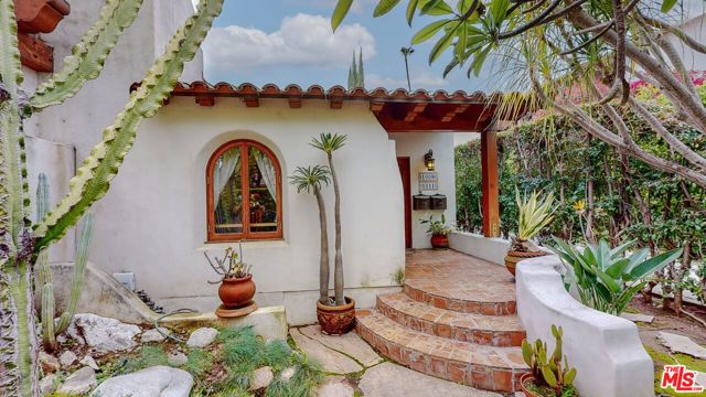 1011 N La Jolla Avenue, Los Angeles, CA 90046