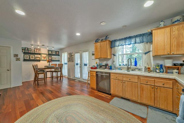 6230 Dolly Varden Ln, Pollock Pines, CA 95726