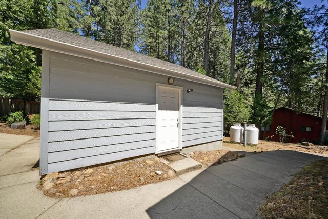 6230 Dolly Varden Ln, Pollock Pines, CA 95726