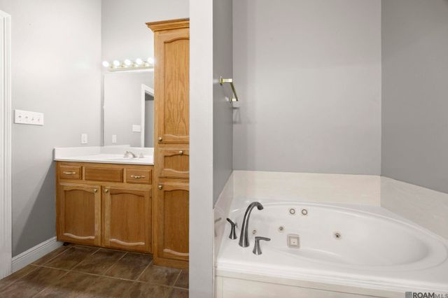 12235 Dove Hollow Dr, Denham Springs, LA 70726