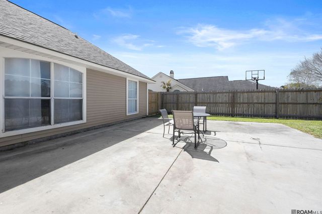 12235 Dove Hollow Dr, Denham Springs, LA 70726