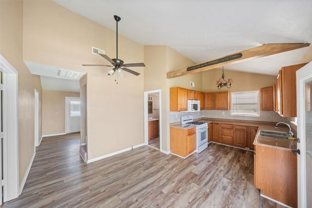 7102 Terrasso Drive, Hitchcock, TX 77563
