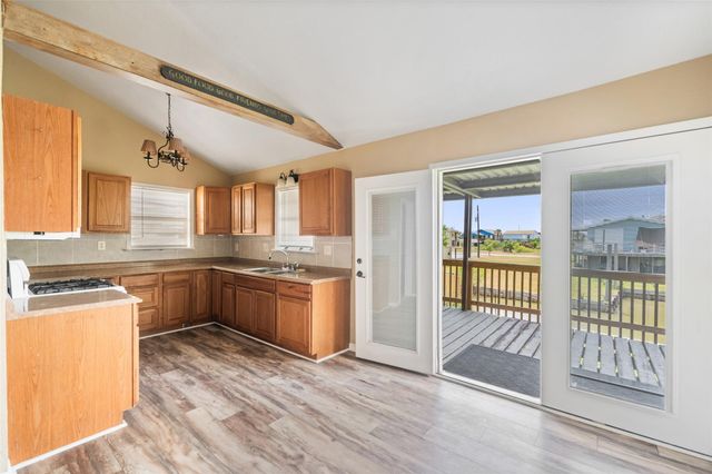 7102 Terrasso Drive, Hitchcock, TX 77563