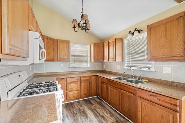 7102 Terrasso Drive, Hitchcock, TX 77563