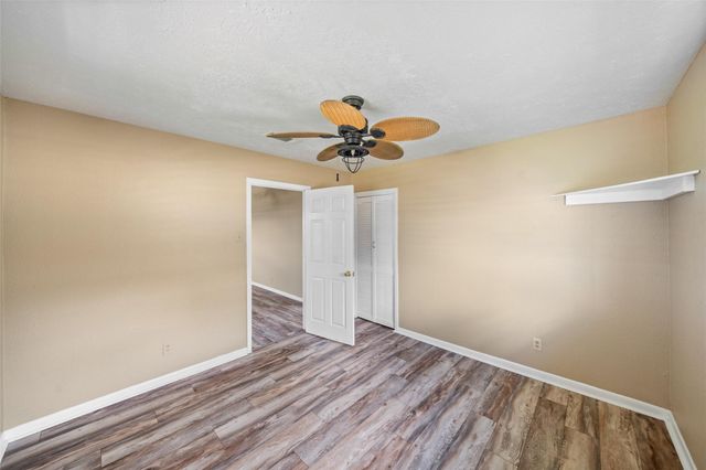 7102 Terrasso Drive, Hitchcock, TX 77563