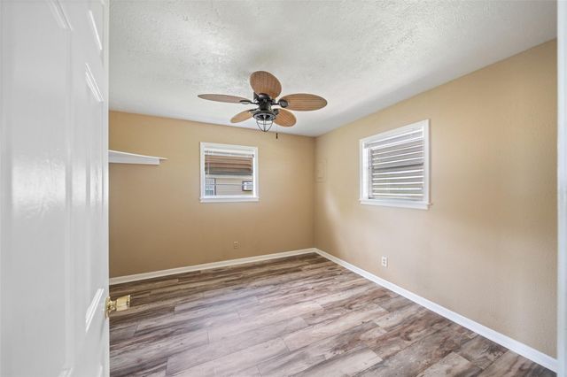 7102 Terrasso Drive, Hitchcock, TX 77563