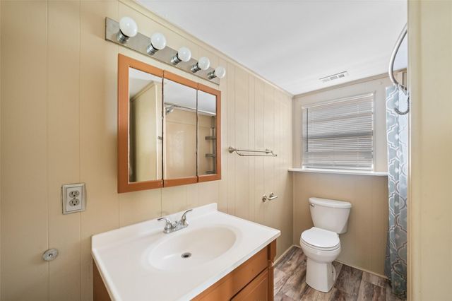 7102 Terrasso Drive, Hitchcock, TX 77563