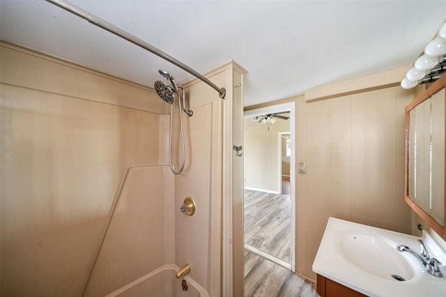7102 Terrasso Drive, Hitchcock, TX 77563