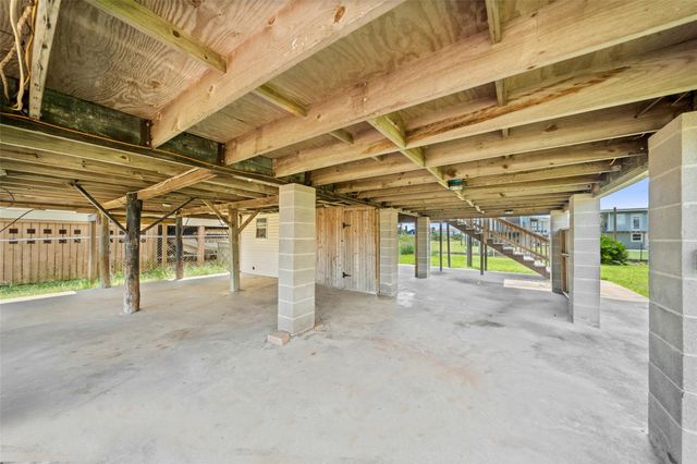 7102 Terrasso Drive, Hitchcock, TX 77563