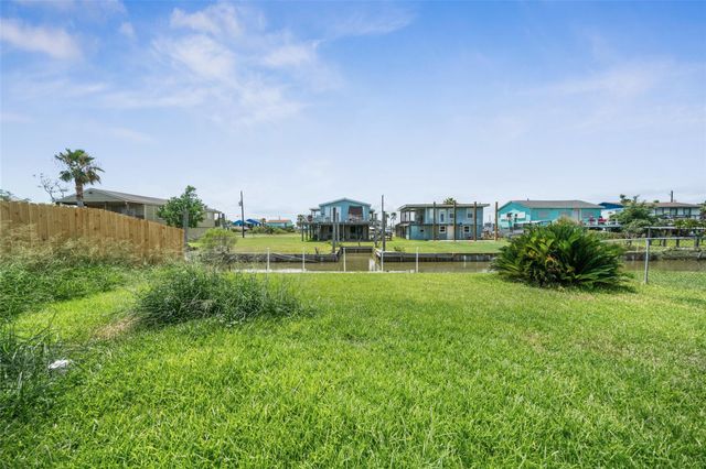 7102 Terrasso Drive, Hitchcock, TX 77563