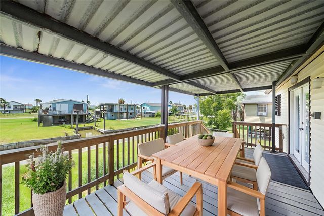 7102 Terrasso Drive, Hitchcock, TX 77563