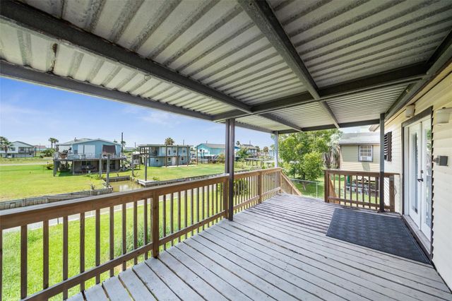 7102 Terrasso Drive, Hitchcock, TX 77563
