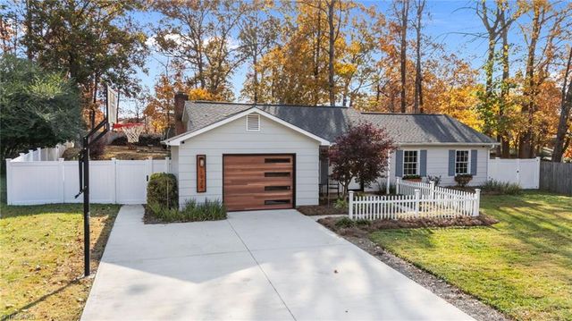 1924 Middlewood Court, High Point, NC 27265