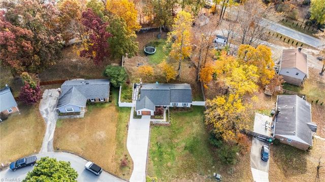 1924 Middlewood Court, High Point, NC 27265