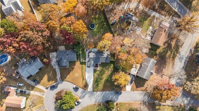 1924 Middlewood Court, High Point, NC 27265