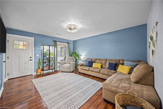 1924 Middlewood Court, High Point, NC 27265