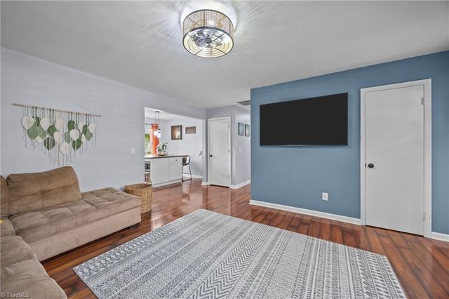 1924 Middlewood Court, High Point, NC 27265