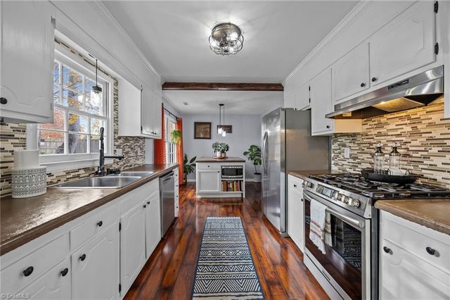 1924 Middlewood Court, High Point, NC 27265