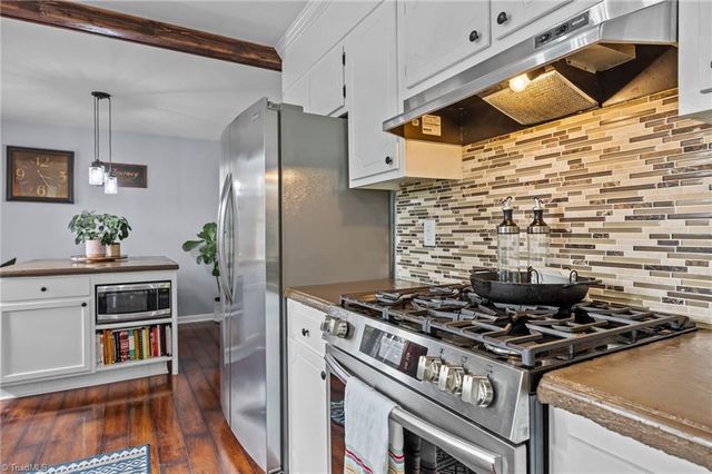 1924 Middlewood Court, High Point, NC 27265