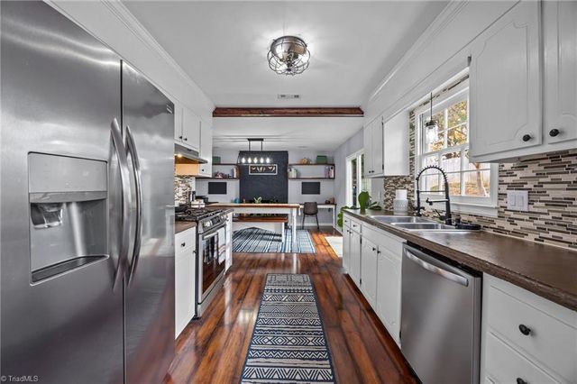 1924 Middlewood Court, High Point, NC 27265