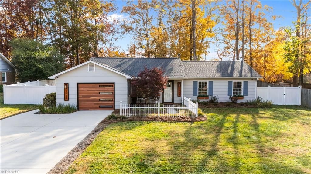 1924 Middlewood Court, High Point, NC 27265