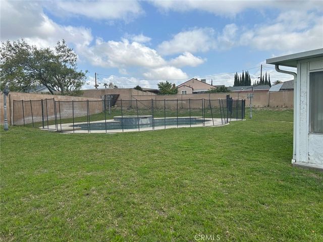9050 Dumond Drive, Fontana, CA 92335