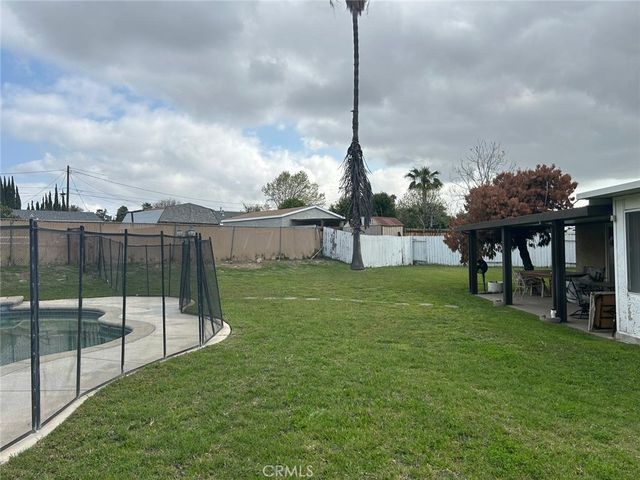 9050 Dumond Drive, Fontana, CA 92335