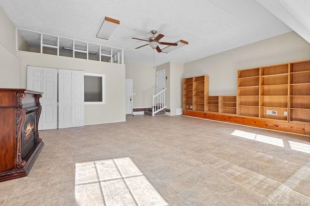 610 W 6th Avenue, Raeford, NC 28376