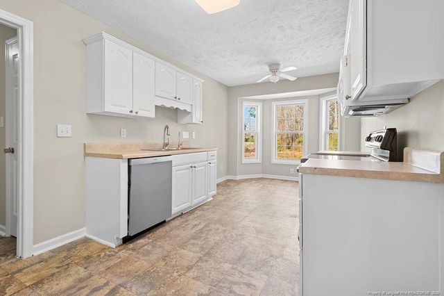 610 W 6th Avenue, Raeford, NC 28376