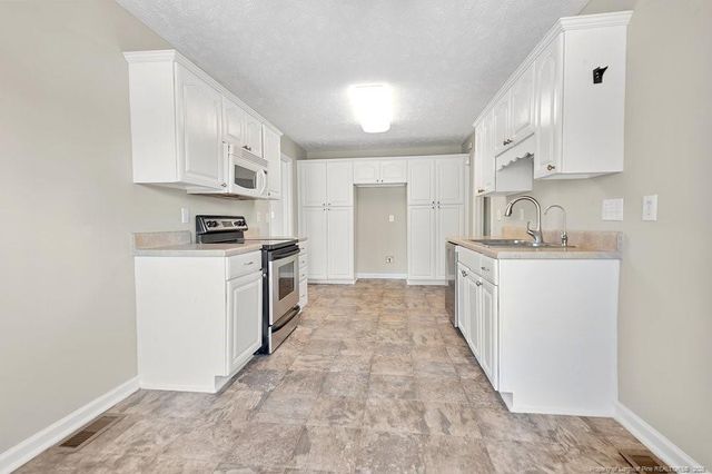 610 W 6th Avenue, Raeford, NC 28376